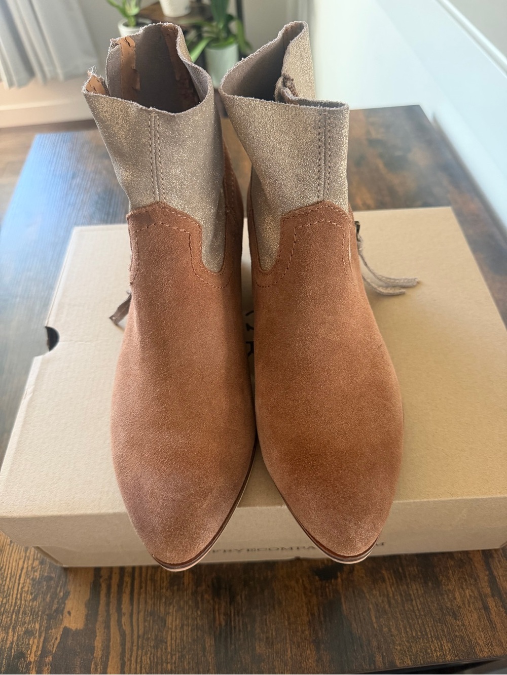 Frye and Co. Women’s Rubie Zip Ankle Bootie Suede Pointed Toe 9.5 M
